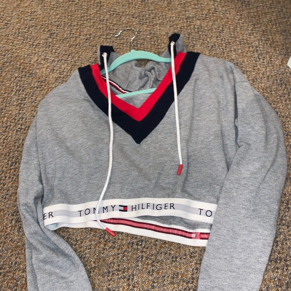 Tommy Hilfiger Crop Top Sweatshirt... Size L
